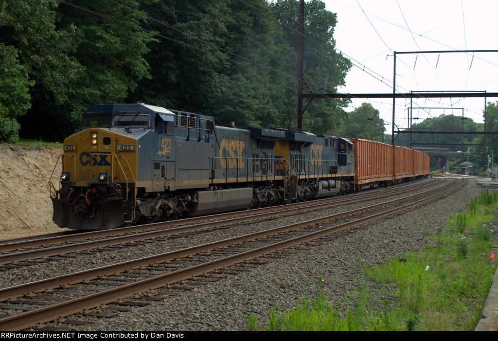 CSX AC44CW 423 leads Q706-25